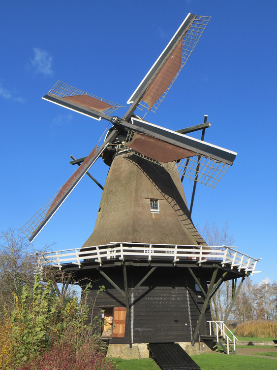 Foto van Sweachmermolen, Langweer, Theun Vellinga (9-11-2013). | Database Nederlandse molens