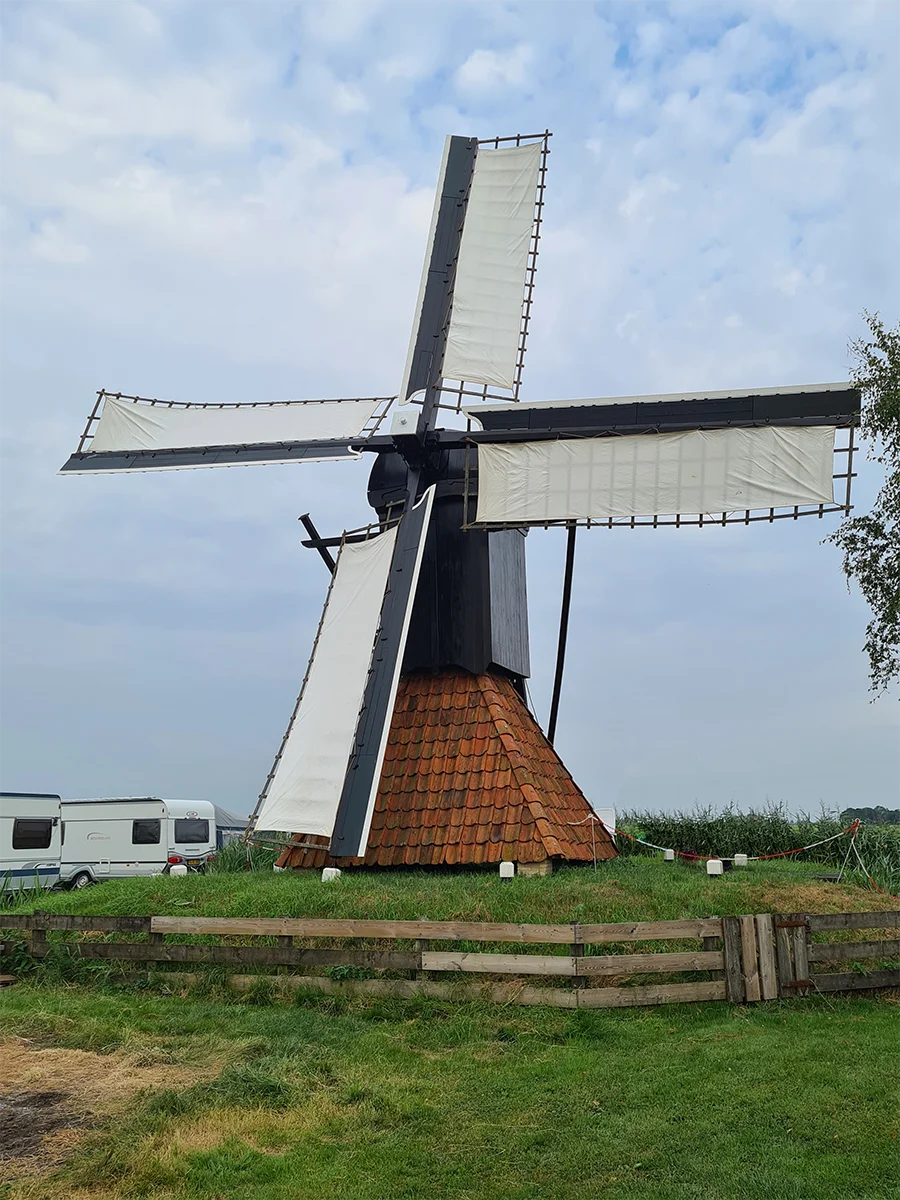 Foto van De Modderige Bol, Goengahuizen, Jeroen van Dijke (15-8-2022) | Database Nederlandse molens