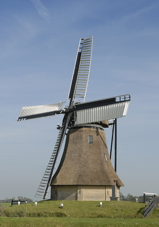 Foto van De Huinsermolen, Húns (Huins), Chris van Gijs (4-10-2014) | Database Nederlandse molens