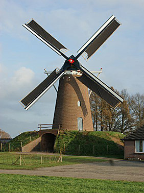 Foto van Molen van Van Hal, Voorst, André  Nibbelink (19-11-2010). | Database Nederlandse molens