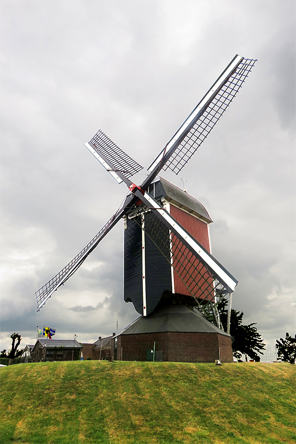Foto van Tot Voordeel & Genoegen, Alphen aan de Maas, William Bouter (4-6-2017) | Database Nederlandse molens