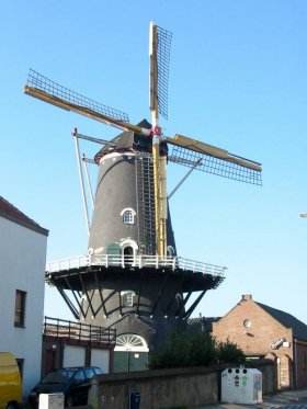 Foto van De Kroon / Klarendalse Molen, Arnhem, W. Jans (06-11-2003). | Database Nederlandse molens