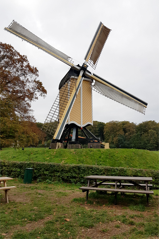 Foto van (standerdmolen), Arnhem, Pieter Zuijkerbuijk (18-10-2018) | Database Nederlandse molens