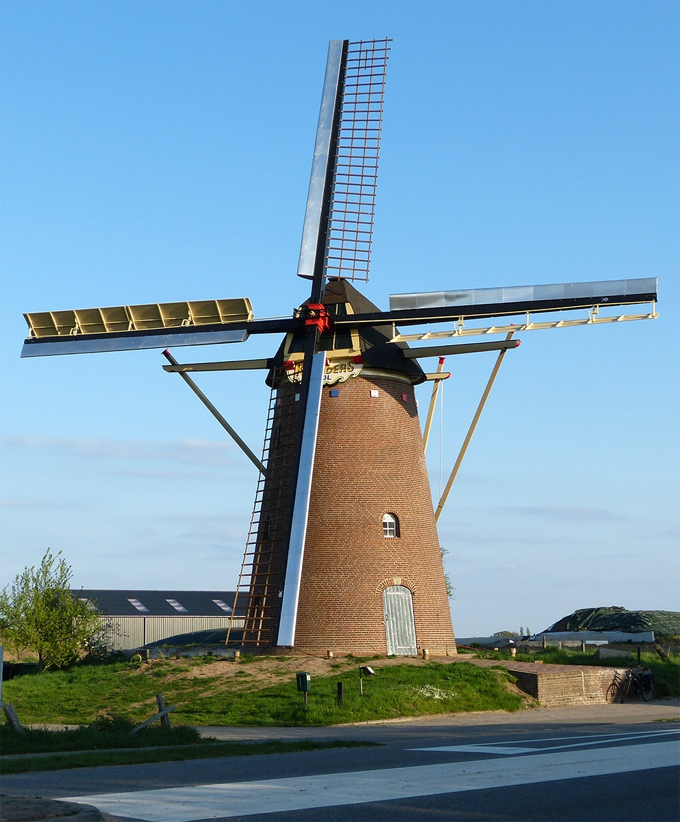 Foto van Braamse Molen / Koenders Möl, Braamt, Thije Jansen (26-4-2022)De molen eindelijk weer met een compleet gevlucht. | Database Nederlandse molens