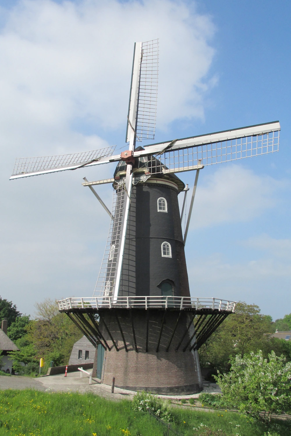 Foto van De Blauwe Reiger, Haaften, Piet Glasbergen (19-5-2013) | Database Nederlandse molens