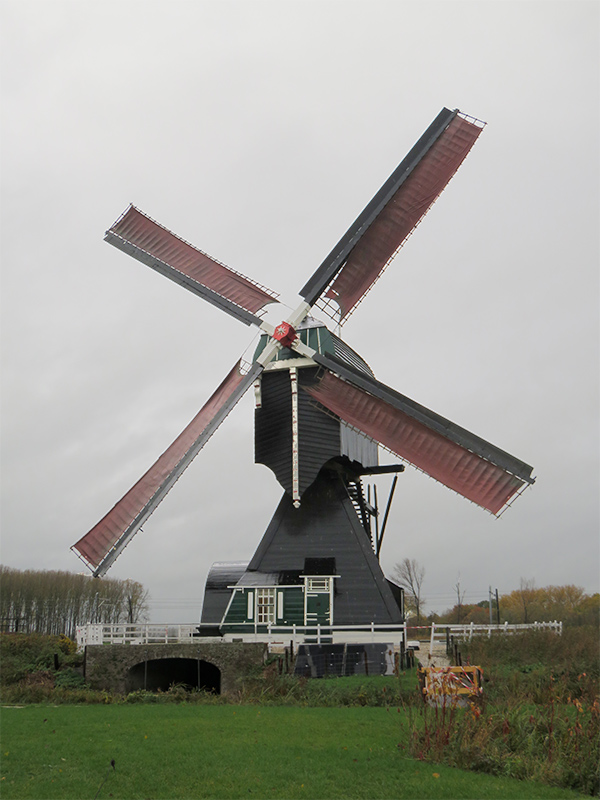 Foto van Achterste Molen / Laaglandse Molen, Hellouw, William Bouter (10-11-2018) | Database Nederlandse molens