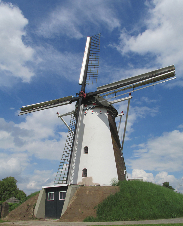 Foto van De Korenbloem, Loil, Piet Glasbergen (24-5-2013). | Database Nederlandse molens