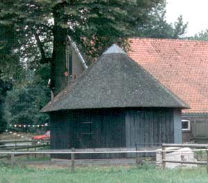 Foto van De Rosmolen, Wenum, Rosemarie Müller (03-04-1994). | Database Nederlandse molens