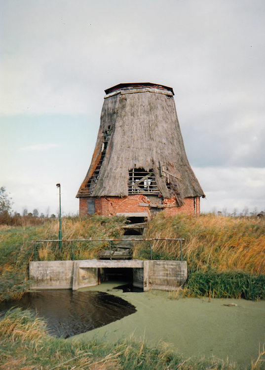 Kloostermolen, , Twee jaar na de onttakeling.  Foto: Hans Wolthuis (oktober 1997) | Database Nederlandse molens