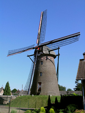 Foto van Leonardusmolen, Maasbracht, Willem Jans (18-6-2005). | Database Nederlandse molens