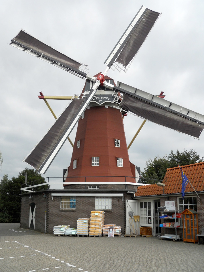 Foto van Janzona, Budel, Rob Simons (15-9-2012) | Database Nederlandse molens