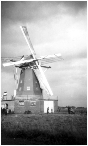 Janzona, , Foto: ? (verzameling Ton Meesters).  De molen tijdens de opening in 1937. | Database Nederlandse molens