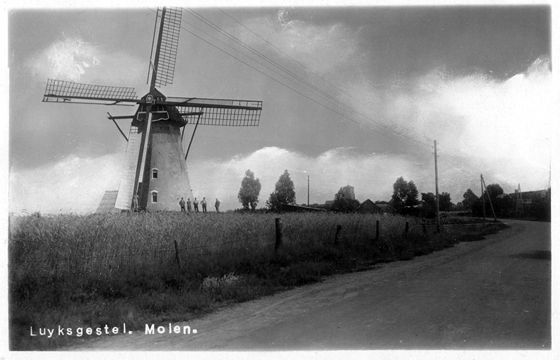 De Deen, , Opname uit ca. 1935 van een nog volop malende molen.  Foto: n.b. (verzameling Ton Meesters). | Database Nederlandse molens