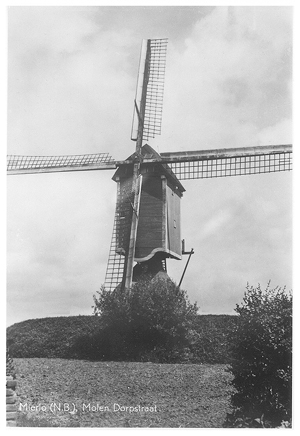 (standerdmolen), ,  De molen in 1958.  Foto: verzameling Ton Meesters. | Database Nederlandse molens