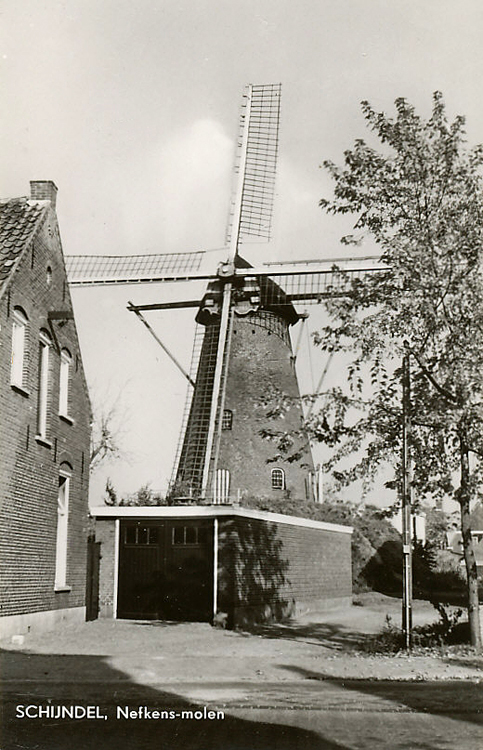 Catharina, , De molen vóór 1957.  Foto n.n., ingezonden door Martin E. van Doornik. | Database Nederlandse molens