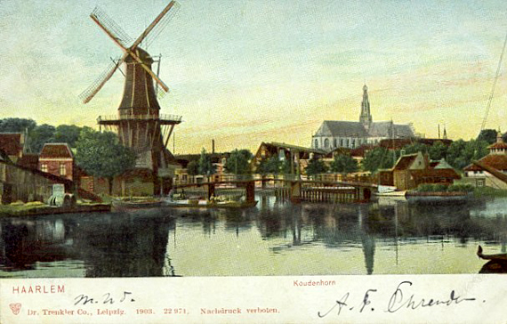 De Adriaan, , Mooi plaatje van de originele Adriaan, met op de achtergrond de St.-Bavokerk.  Foto: n.b. (verzameling Rob Pols). | Database Nederlandse molens