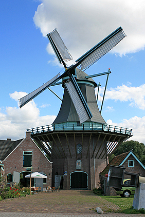 Foto van De Gouden Engel, Alkmaar-Koedijk,  Ton Koorevaar (1-9-2011) | Database Nederlandse molens