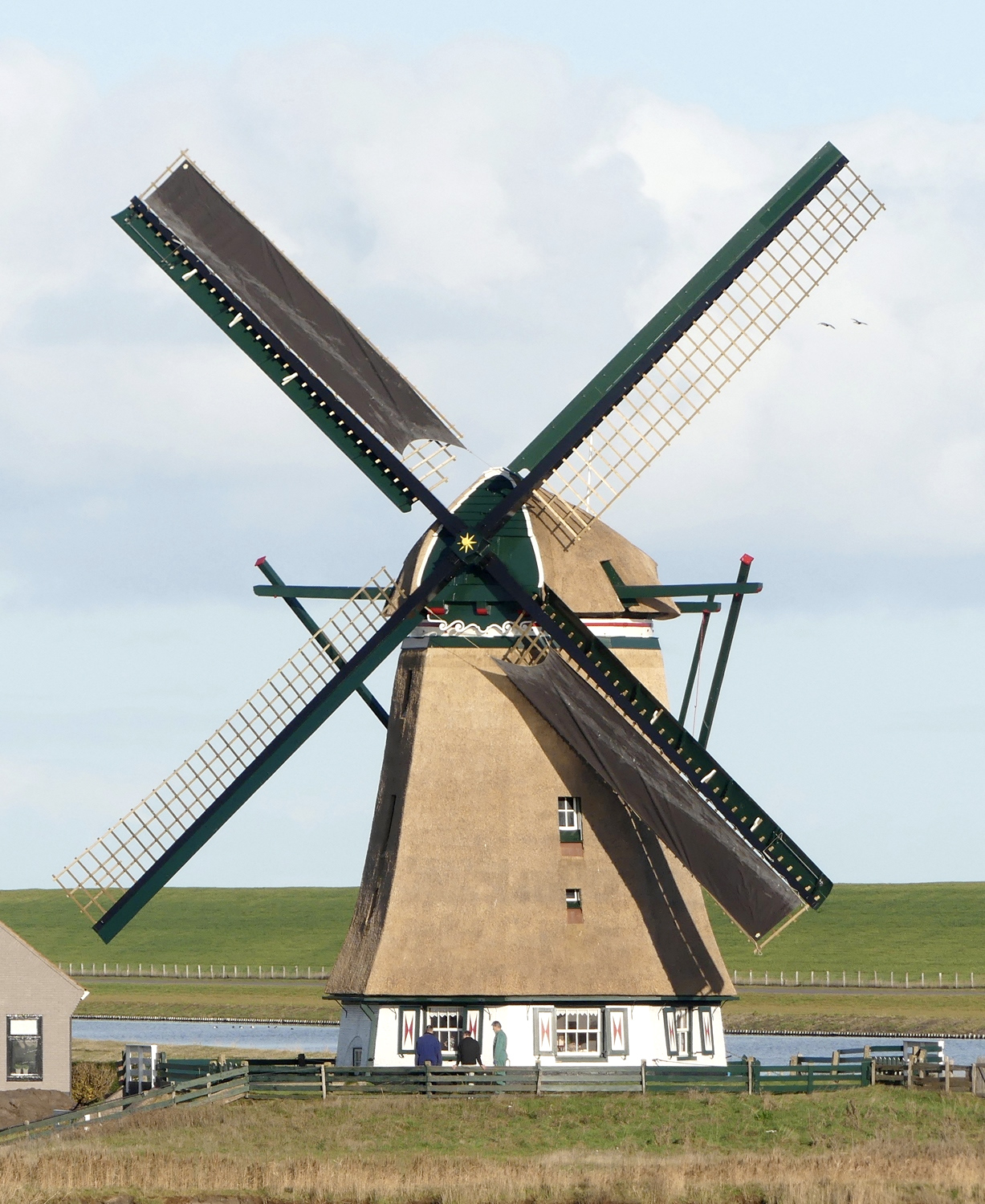 Foto van Het Noorden, Oosterend, Piet Glasbergen (30-11-2019)De molen draait weer na de renovatie. | Database Nederlandse molens