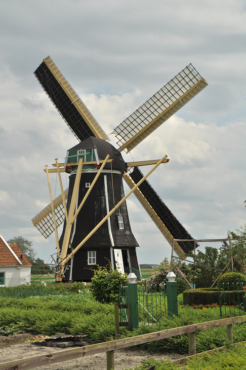 (zeskante molen), Aagtekerke, Nancy Middelkoop (7-7-2012) | Database Nederlandse molens