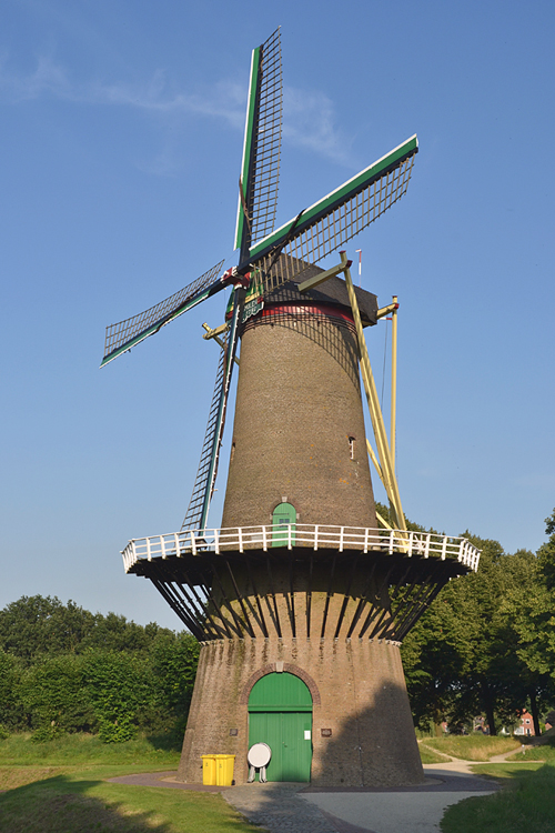 Foto van De Stadsmolen, Hulst, Rob Pols (23-8-2013). | Database Nederlandse molens