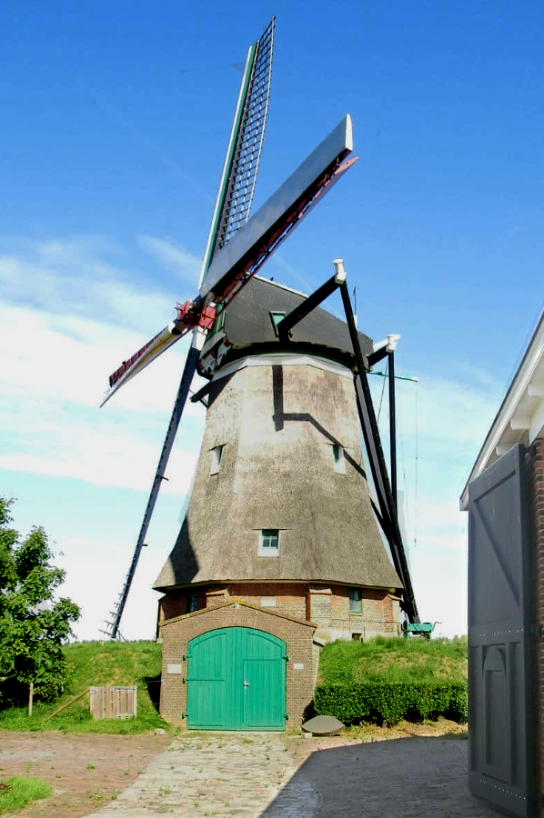 Foto van (beltmolen), Ovezande, Pieter Zuikerbuijk (5-8-2015) | Database Nederlandse molens