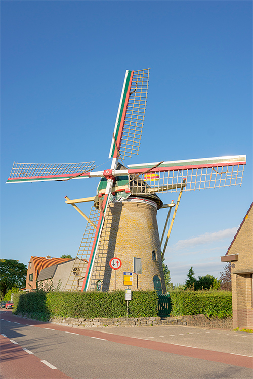 Foto van De Korenaar, Stad aan 't Haringvliet, Marcel van Nies (14-8-2016) | Database Nederlandse molens